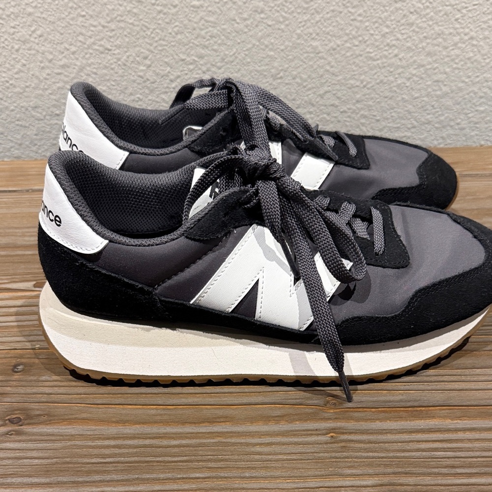 New Balance 237